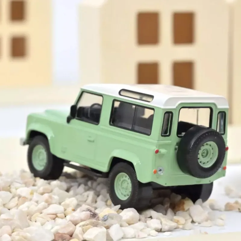 NOREV Land Rover Defender 1995 vert 1-43< Jouets Garage, Voitures
