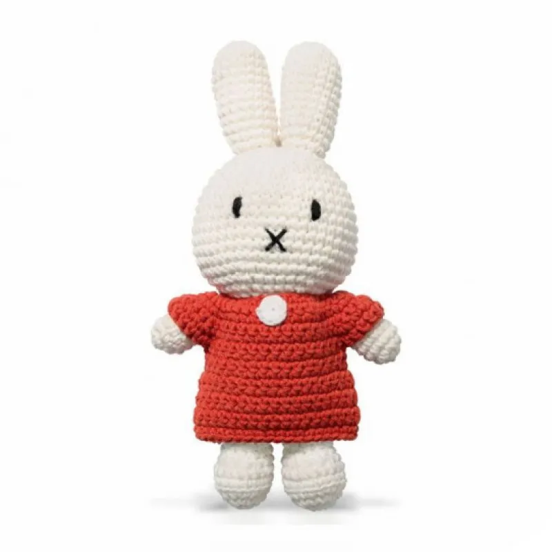 Peluches Miffy & Snoopy Peluche Miffy en crochet - Just Dutch - robe rouge< Poupées, Peluches