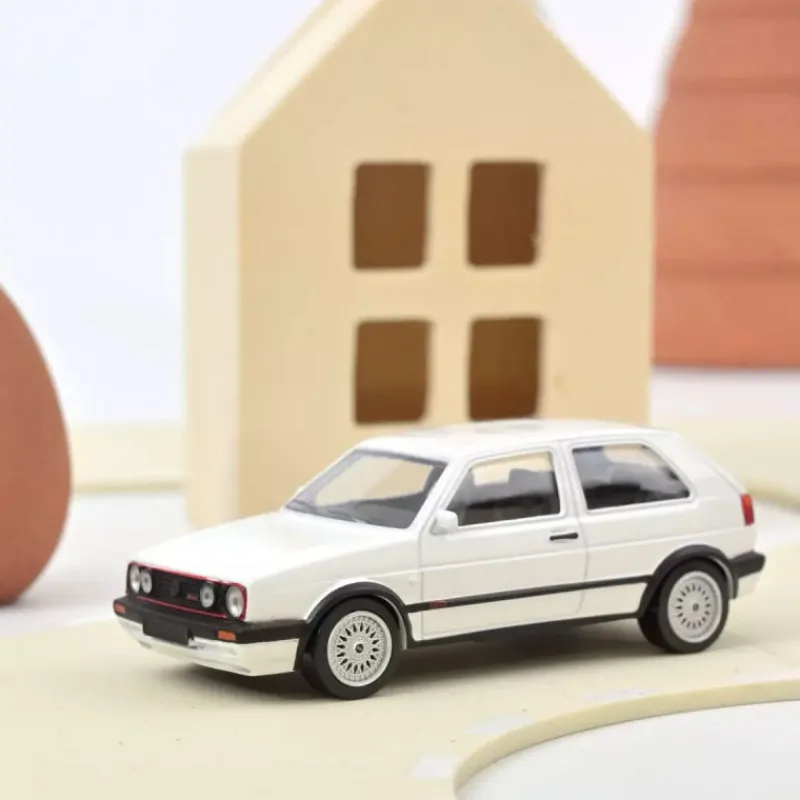 NOREV Volkswagen Golf GTI G60 blanche 1990 1-43ème< Jouets Garage, Voitures